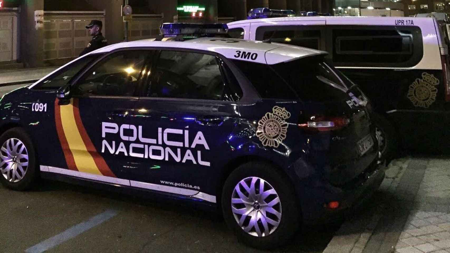 La policía investiga la caída de una mujer por un balcón / EP