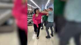 La mujer protagonista del robo violento en un supermercado / CD