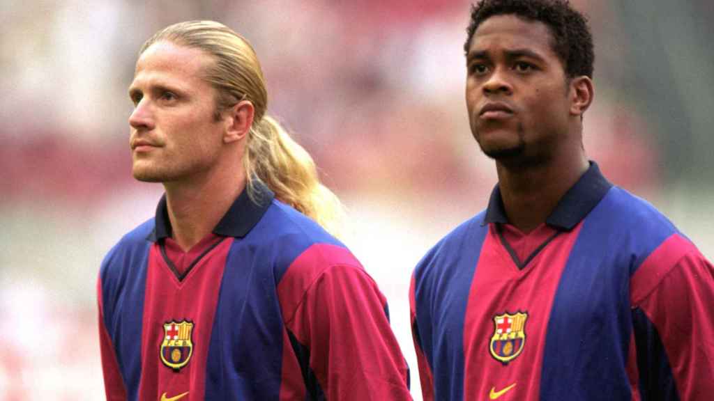 Emmanuel Petit, junto a Kluivert en su etapa en el Barça | EFE