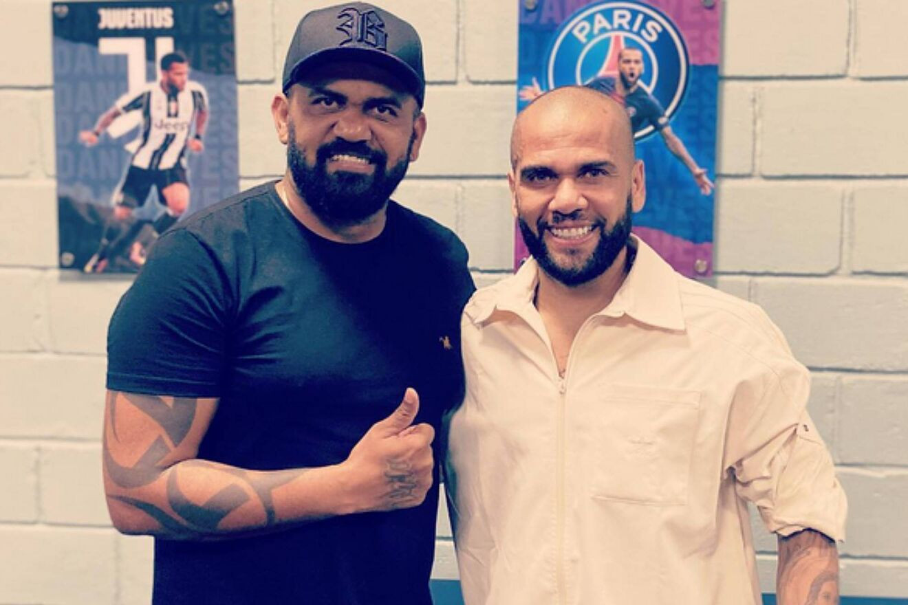 Dani Alves en una foto junto a su hermano, Ney Alves / REDES