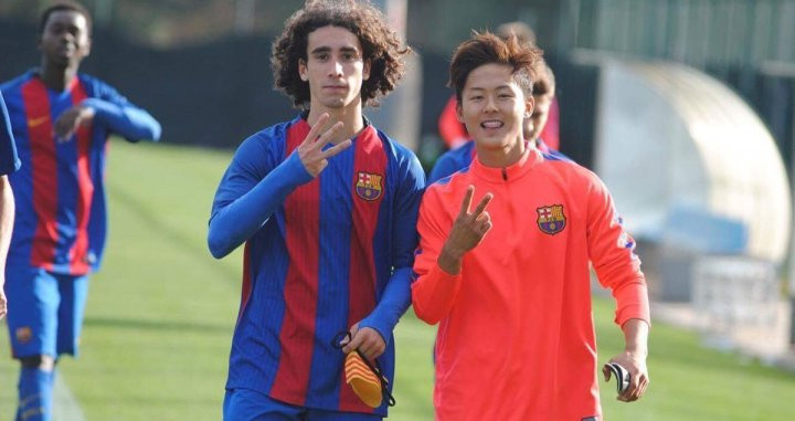 Marc Cucurella, celebrando una victoria con el Barça B | FCB