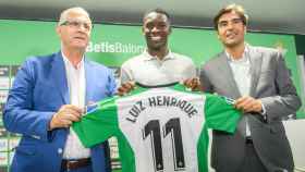 El presidente del Betis, Ángel Haro, en la presentación de Luiz Enrique como verdiblanco / EFE