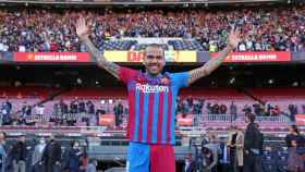 Alves con el Camp Nou Barça / FCB