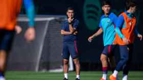 El entrenador del Barça B, Rafa Márquez, durante una sesión preparatoria del filial