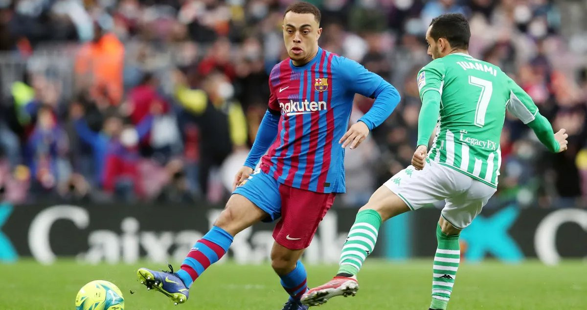 Sergiño Dest, en la rampa de salida del Barça / FCB