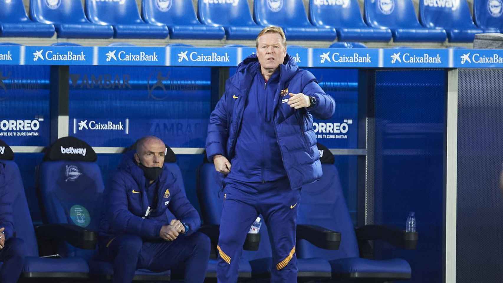 Koeman, dando instrucciones ante el Alavés | EFE