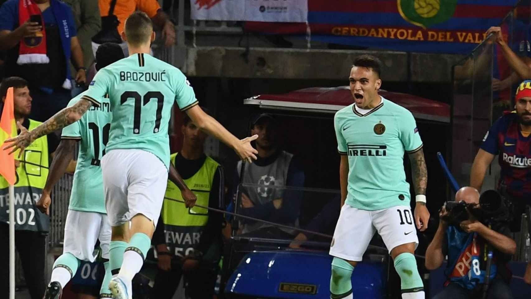 Lautaro Martínez celebra su gol en el Camp Nou / EFE