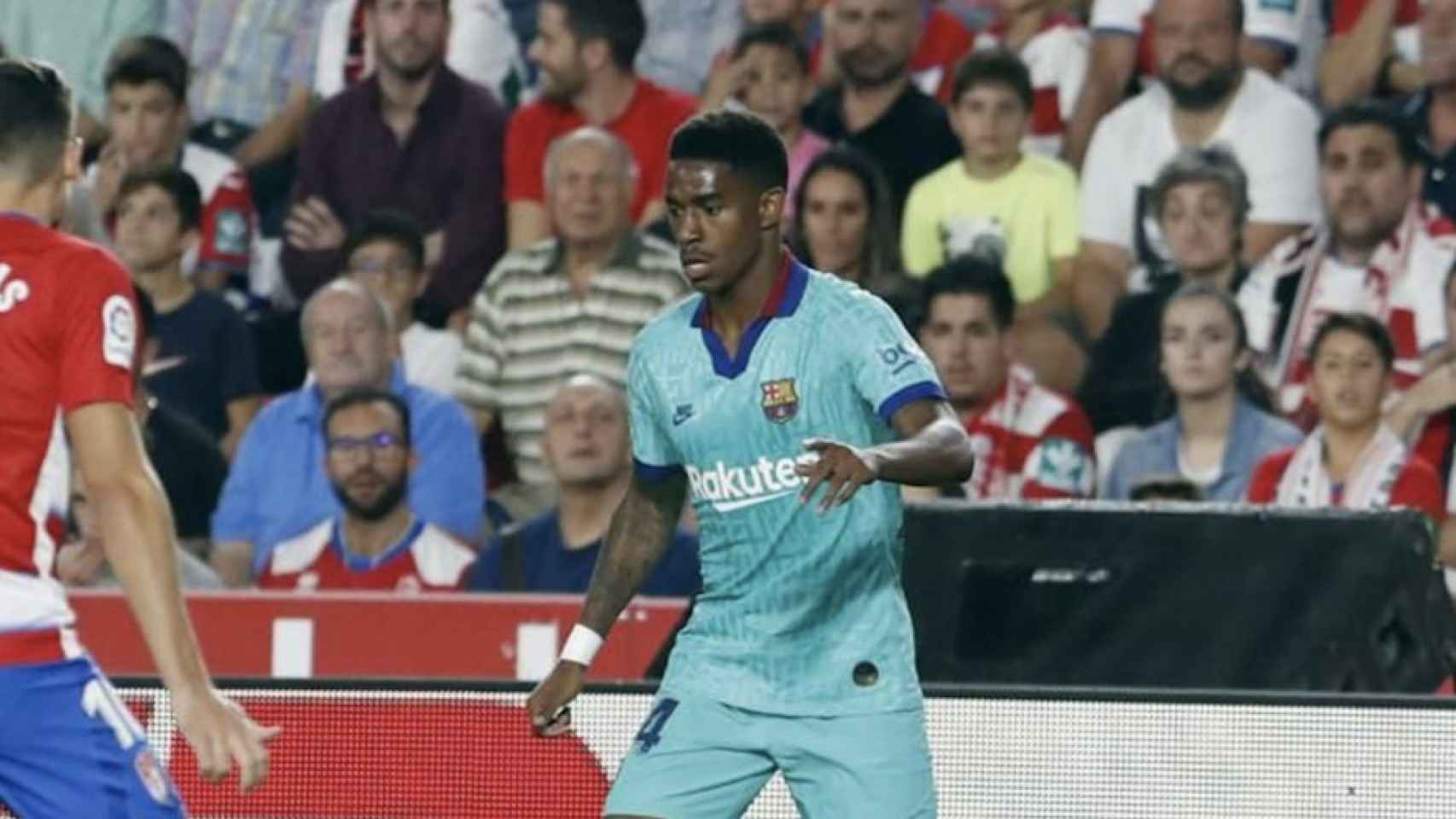 Una foto de Junior Firpo durante el Granada - Barça / FCB