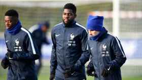 Antoine Griezmann, Samuel Umtiti y Ousmane Dembelé en un encuentro con la selección francesa / EFE