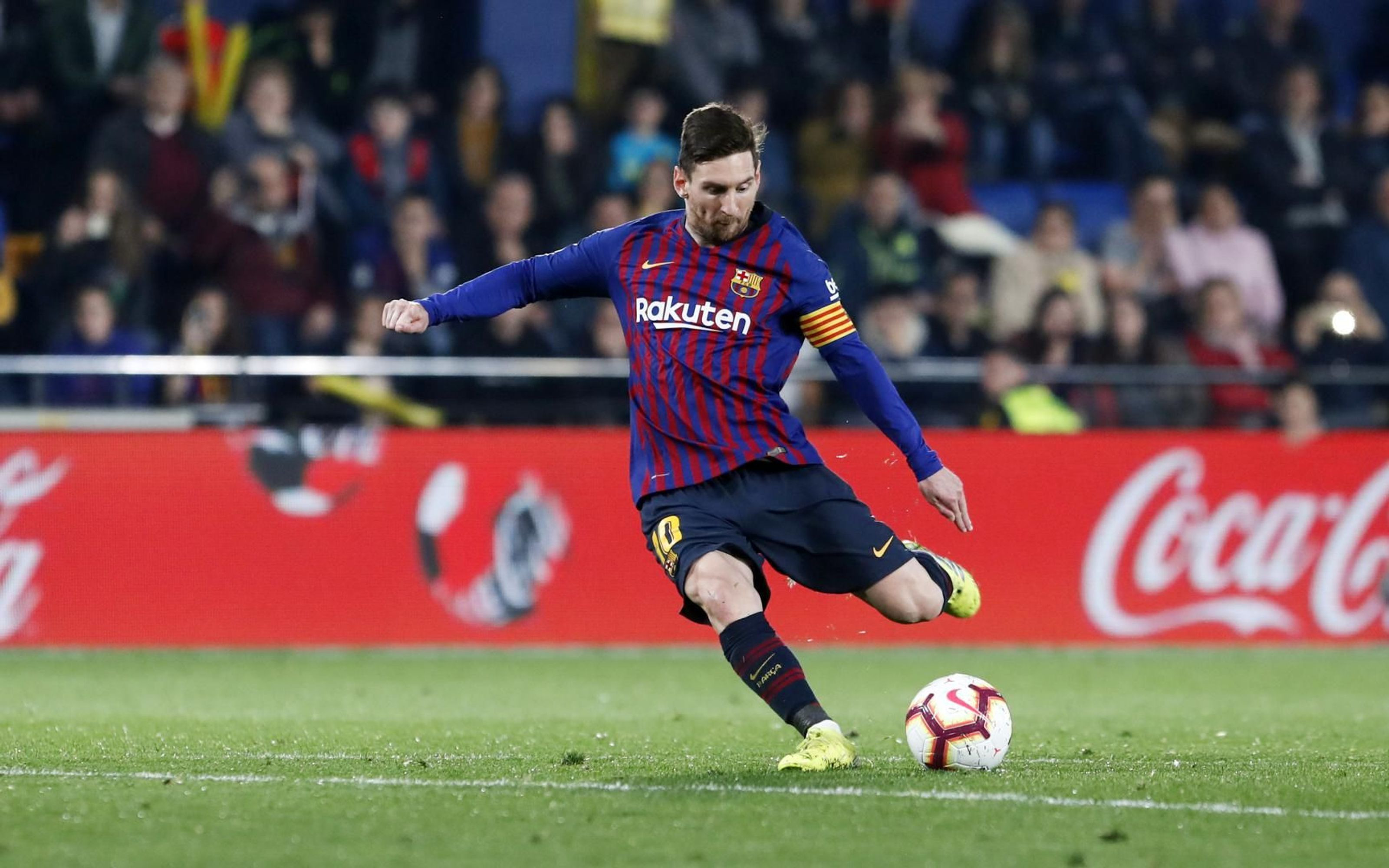 Leo Messi disparando la falta que le daba el tercer gol al Barça / FC Barcelona