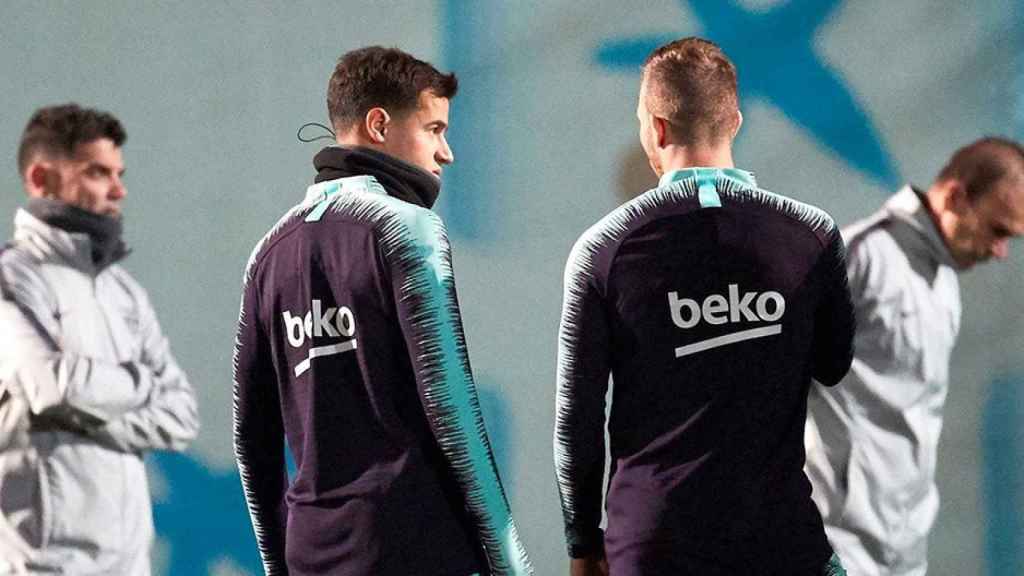 Coutinho y Arthur durante un entrenamiento del Barça / EFE