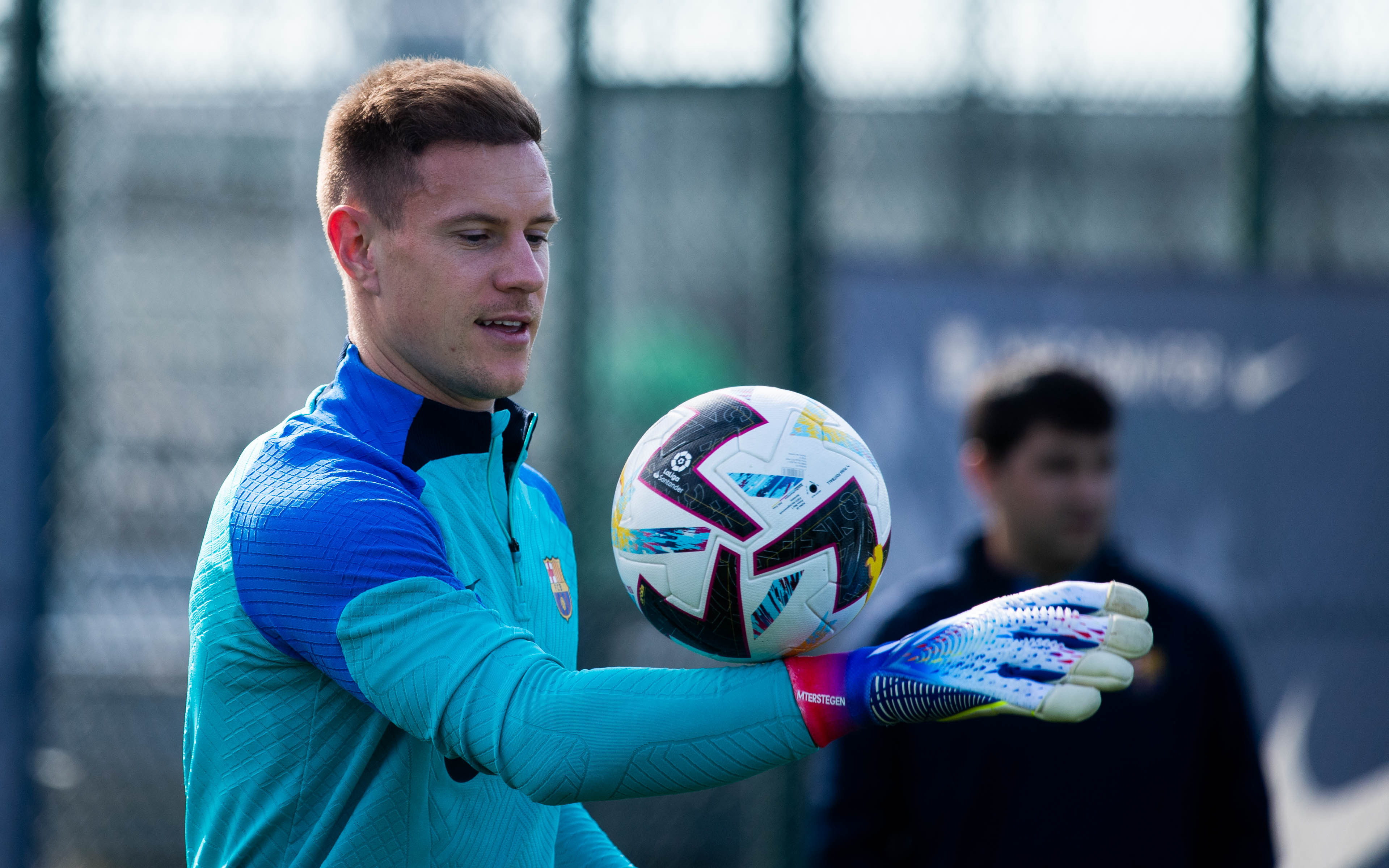 Ter Stegen, sonriente durante un entrenamiento del Barça / FCB