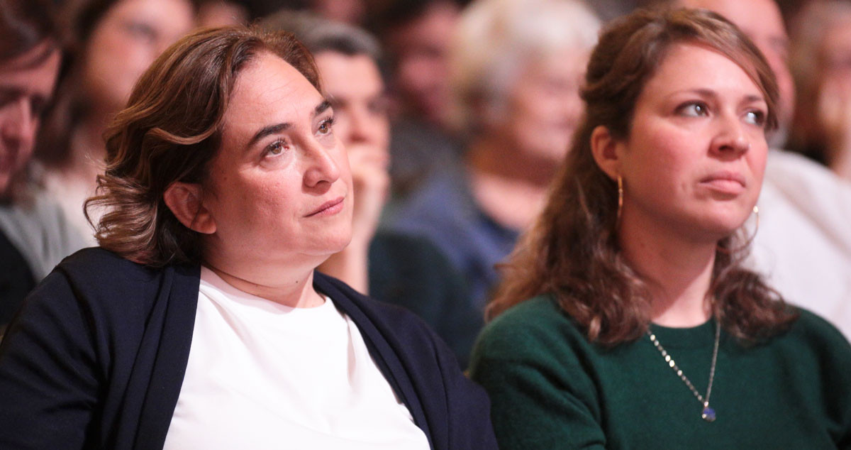 Ada Colau, alcaldesa de Barcelona, con Janet Sanz, su 'número dos' y responsable de Urbanismo / EP