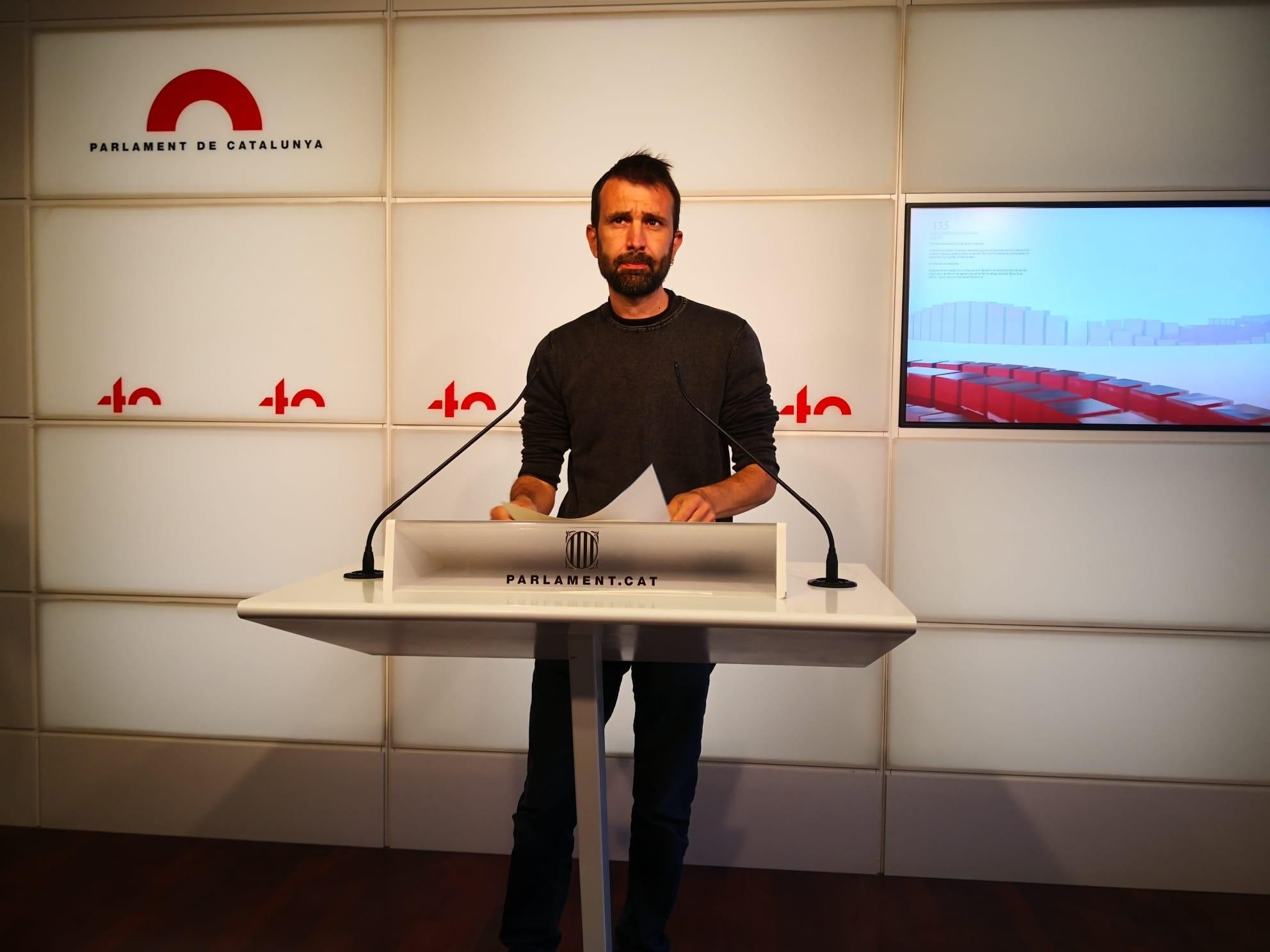 El secretario tercero de la Mesa del Parlament y diputado de la CUP, Pau Juvillà, en rueda de prensa en el Parlament / EUROPA PRESS