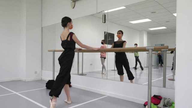 Una escuela de danza durante el Covid-19 / EP