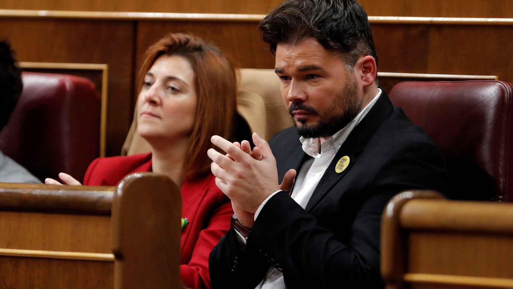 El diputado y portavoz de ERC, Gabriel Rufián, aplaude el discurso de Pedro Sánchez / EFE