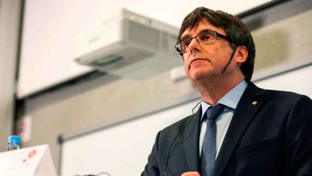 El expresidente de la Generalitat de Cataluña, Carles Puigdemont, durante su discurso en la Universidad de Copenhague / EFE