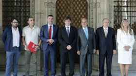 Foto de familia tras la firma esta mañana del Pacto por la Industria que había preparado el anterior consejero de Empresa, Jordi Baiget / EFE