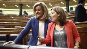 Fátima Bañez, ministra de Empleo y Seguridad Social, y Soraya Sáenz de Santamaría, vicepresidenta del Gobierno / EUROPA PRESS