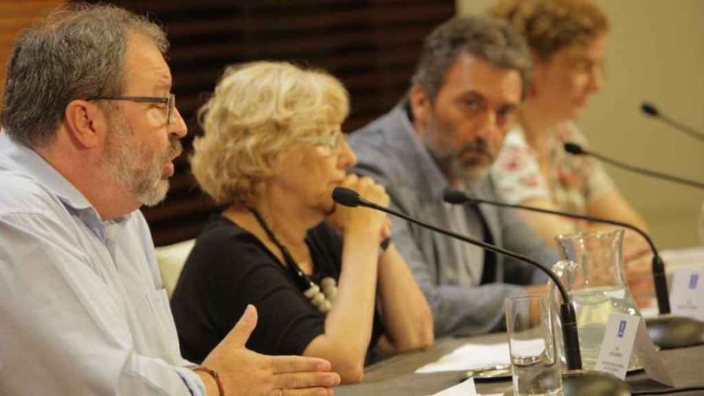 La alcaldesa de Madrid, Manuela Carmena, el tercer teniente de alcalde, Mauricio Valiente, el delegado del área de Salud, Seguridad y Emergencias, Javier Barbero y la delegada del distrito de Carabanchel, Esther Gómez.