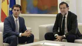 Albert Rivera (izquierda), líder de Ciudadanos, junto a Mariano Rajoy (derecha), presidente del gobierno en funciones en una imagen de archivo.