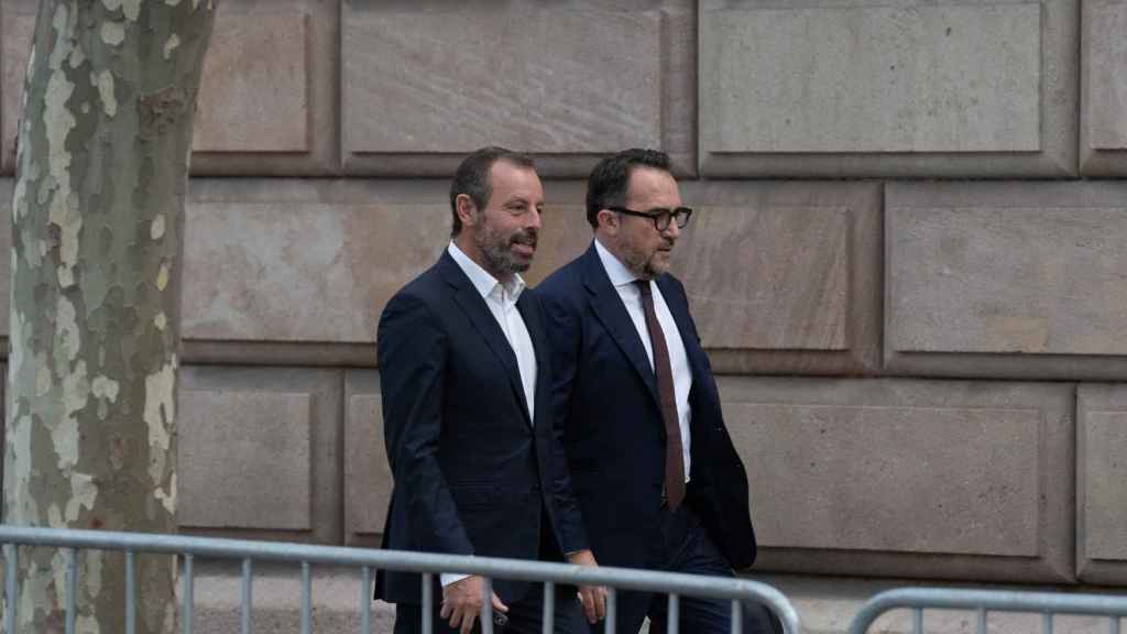 Sandro Rosell (izq.), junto a su abogado / EP