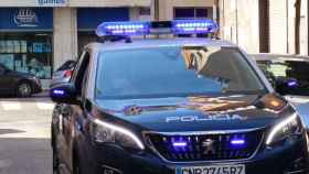 Coche patrulla de la Policía Nacional, cuerpo que ha desarticulado una célula terrorista que pagó a clínicas privadas para curar a yihadistas / EUROPA PRESS