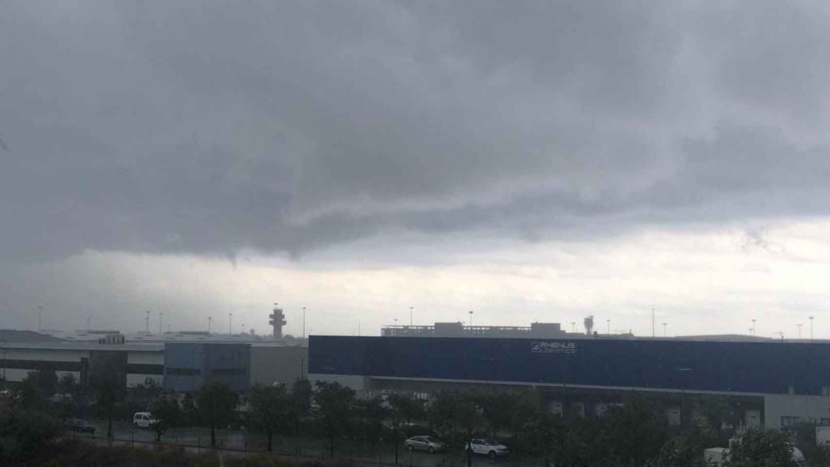 Nubes sobre el Aeropuerto de El Prat / EUROPA PRESS