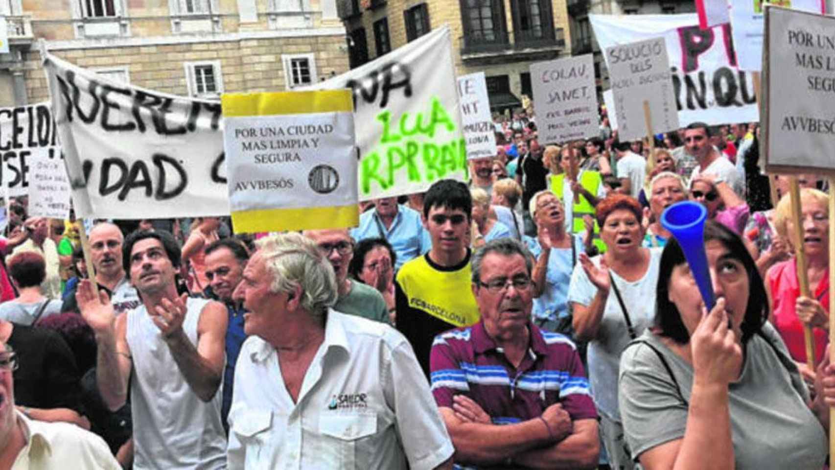 Miembros de Tsunami Vecinal protestan en las calles de Barcelona / TSUNAMI VECINAL