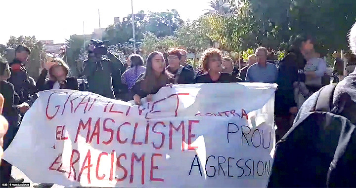 Tensión en la concentración contra la violencia machista y 'La Manada' en Santa Coloma de Gramenet / TWITTER