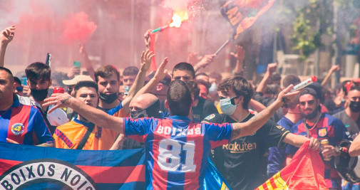 Marcha de los Boixos Nois junto al Camp Nou: de aquí nacieron los Casuals / CG