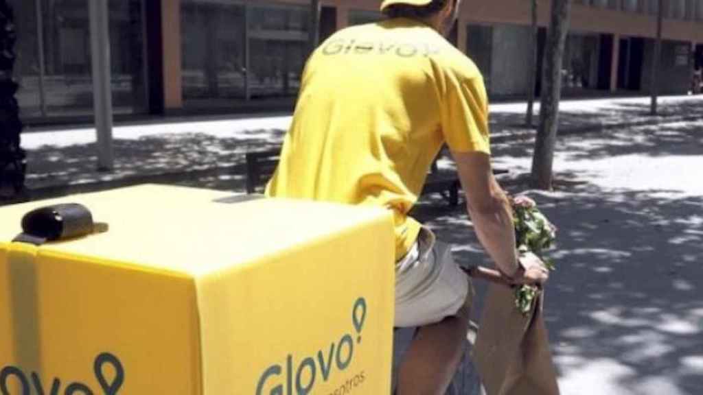 Una imagen de archivo de un trabajador de Glovo / EFE