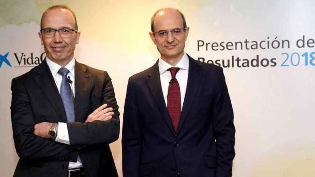 Javier Valle (d), director general de Vidacaixa en la presentación de los resultados de la aseguradora de 2018 / VIDACAIXA