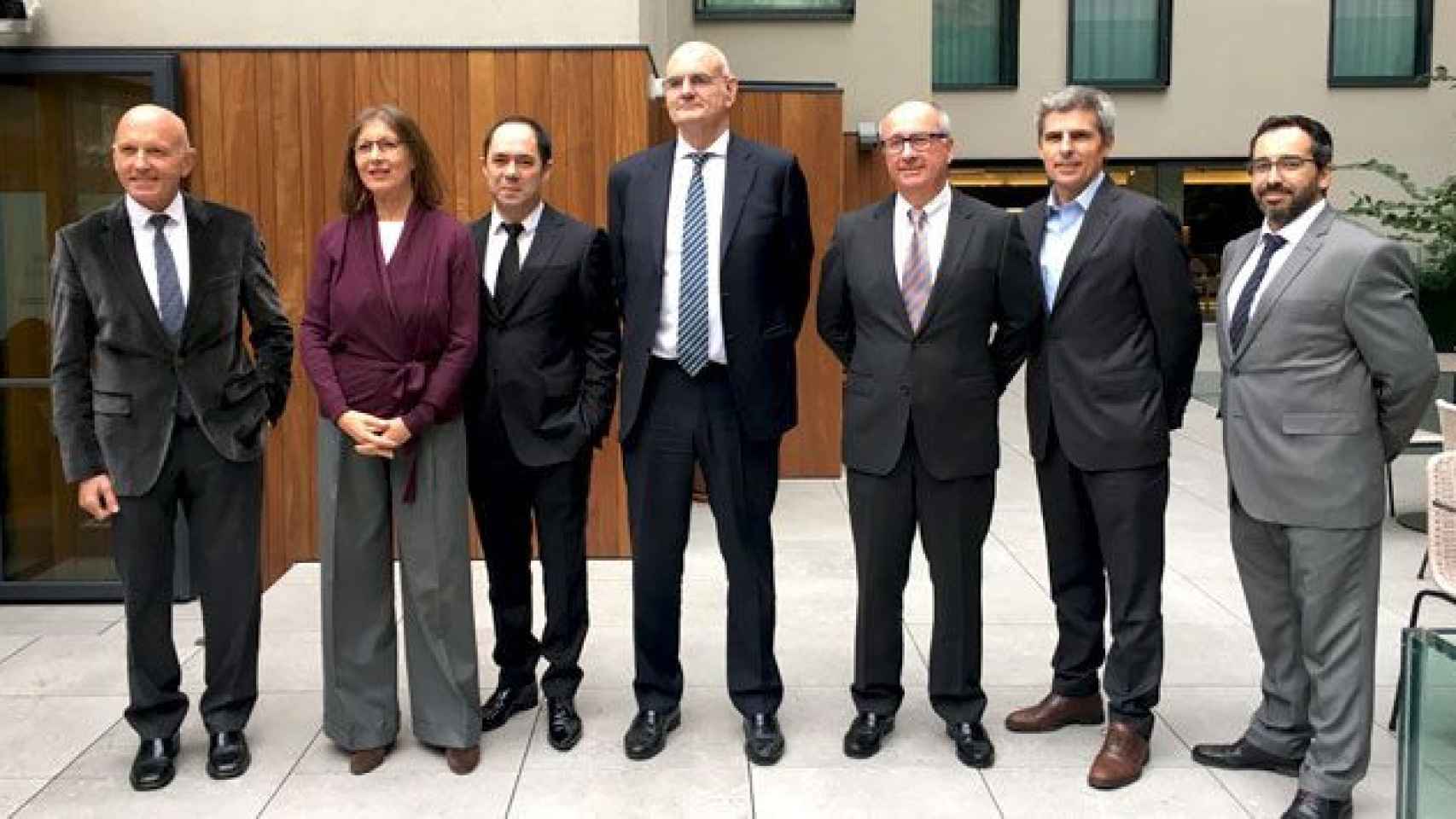 Ramón Masiá (c), presenta su candidatura a la Cámara de Comercio de Barcelona junto a Josep María Valls, Helena Elorriaga (que no formará parte de la lista); Carlos Oliveras; Lluís Puig; Xavier Argenté y Javier Caltrava / CG