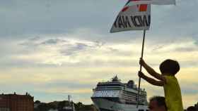 Un crucero entrando en Venecia ante una protesta vecinal / CG