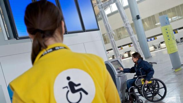 Asistencia a los pasajeros con movilidad reducida de Aena
