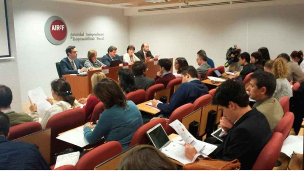 La plana mayor de la Airef durante la presentación de su análisis sobre las finanzas de las comunidades autónomas.