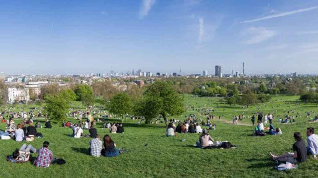 Vistas del centro de Londres desde el trozo de Regent Park que discurre por Primrose Hill