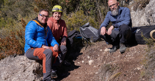 El equipo que descubrió el conjunto de arte prehistórico en las cuevas de Tarragona / GENERALITAT