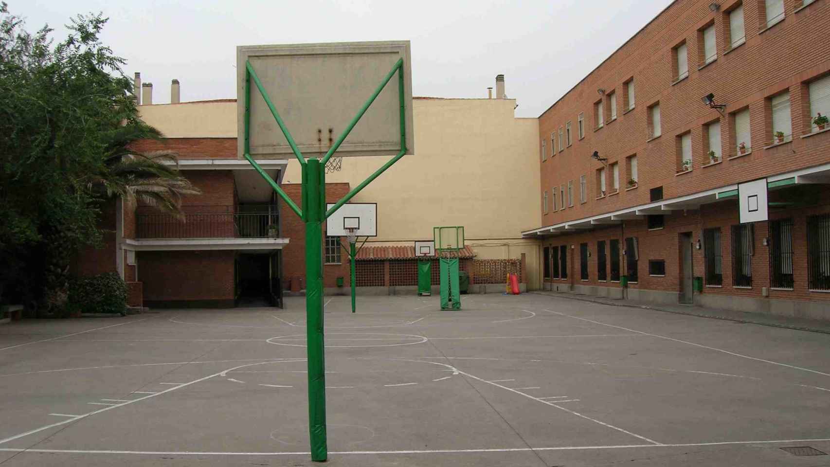 Una foto de archivo de un patio de un colegio donde actuó en condenado