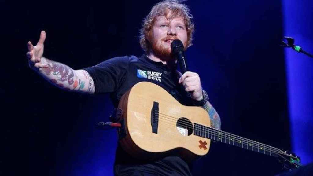 Ed Sheeran durante un concierto