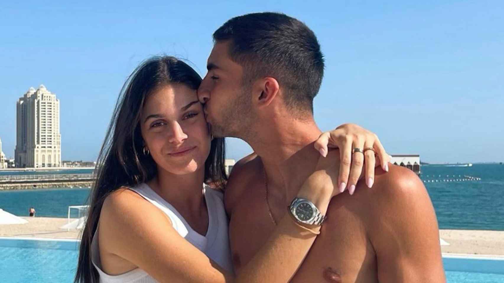 La romántica foto de Ferran Torres y Sira Martínez en Qatar / REDES