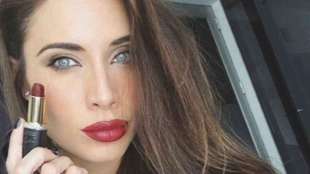 Pilar Rubio con un pintalabios / INSTAGRAM