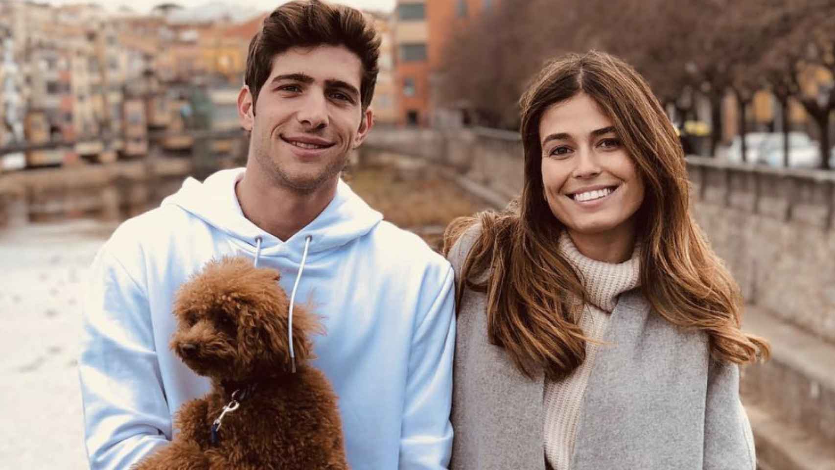 Una foto de Sergi Roberto, Coral Simanovich y su perro Baloo / INSTAGRAM