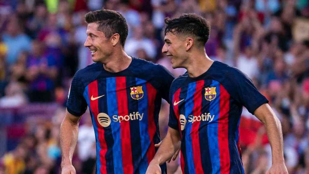 Lewandowski y Pedri, goleadores del Barça, durante el triunfo contra el Real Valladolid / FCB