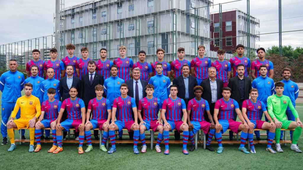 Joan Laporta y Joan Soler, junto a los integrantes del Juvenil A del Barça / FCB