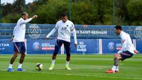 Neymar, Mbappé y Messi en el entrenamiento de los parisinos / PSG