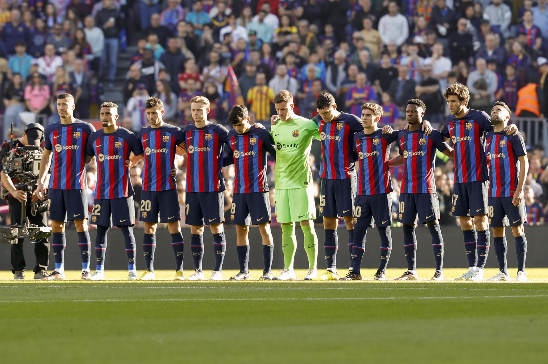 Los futbolistas del Barça guardan un minuto de silencio por Pelé :EFE