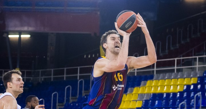 Pau Gasol, en una acción ante el Zenit | FCB