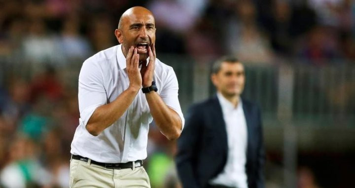 Abelardo en su visita al Camp Nou con el Alavés / EFE